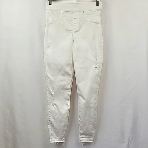 SPANX Pull On High Rise Distressed Ankle Jeans with Raw Cuffs White Size Small - Picture 1 of 16